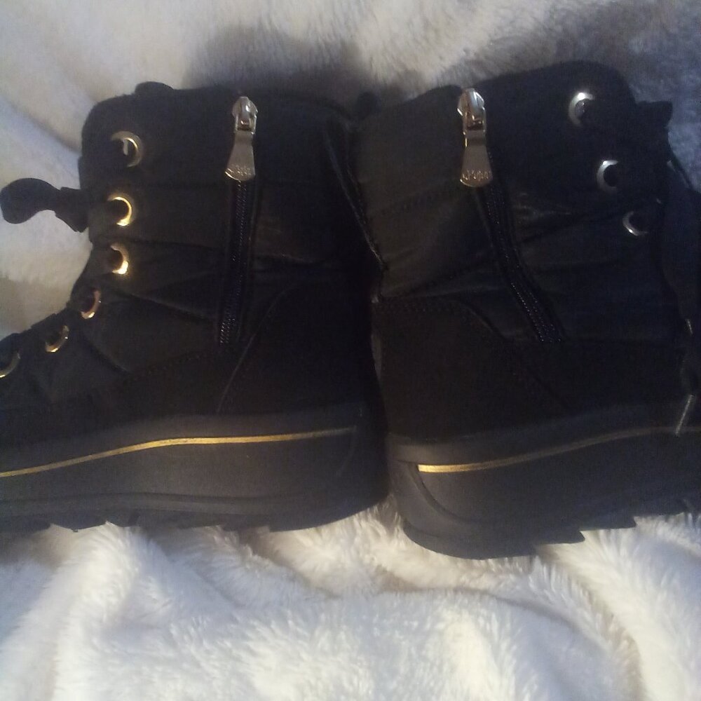 Pajar Canada Black w/Gold Accent Snow Boots (Quilted) Size: 8-8.5 NWT - Picture 6 of 10